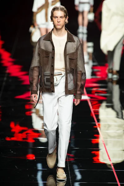 Look 48